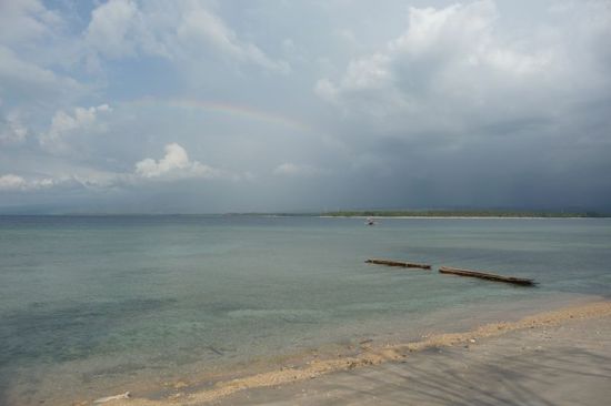 Im Laufe des Tages ziehen immer mehr Wolken auf, so dass man von Lombok gar nichts mehr sieht