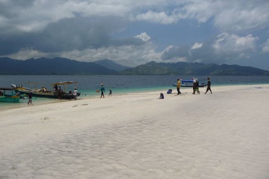 Hier werden gerade Steine für den Pool bei den DreamDivers gebracht...