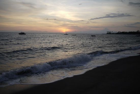 Blick vom Strand (rechts im Bild kann man sogar den Vulkan von Bali sehen)