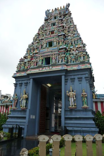 Sri Srinivasa Perumal Temple im Regen (erinnert mich ein wenig an Mauritius..sowohl der Tempel, als auch der Regen)