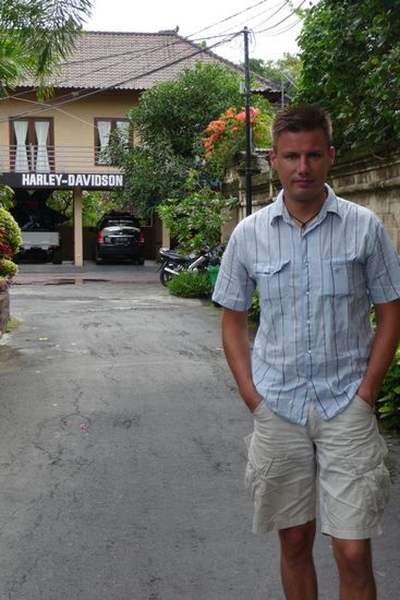 @ Papa: Sieh mal auf das Schild im Hintergrund