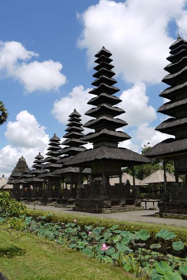 Der Pura Taman Ayun wird auch "Tempel des schwimmenden Gartens"genannt, da er komplett von einem Wassergraben umgeben ist