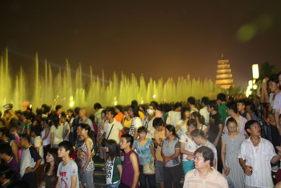 Wir unter bestimmt 1.000.000 Menschen . Fontaenenshow!