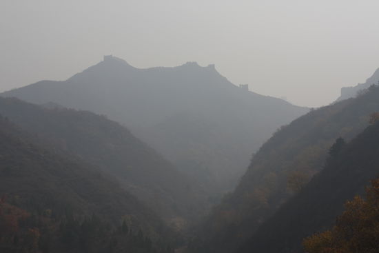Die Mauer noch weit weg im morgendlichen Dunst