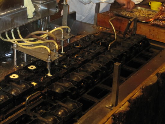 In der Stadt: Waffelmaschine. Das Highlight fuer unsere Tochter 