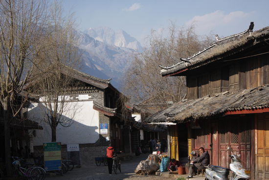Dorfidylle auf halben Weg nach Wenhai noerdlich von Lijiang.