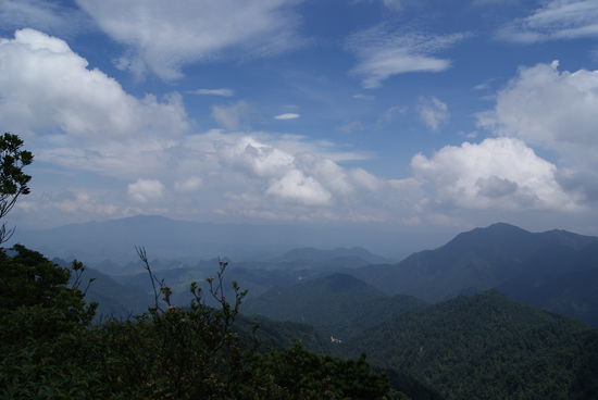 Der Gipfel ist erreicht auf 1660m. Der Ausblick lohnt jede Muehe!!