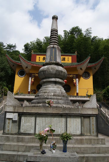 Grabanlage im Kloster