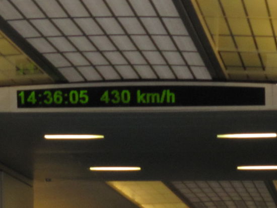 Shanghai Transrapid mit Highspeed in die Stadt