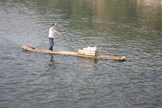 Immer wieder Fischer, die auch alles moegliche verkaufen wollen.