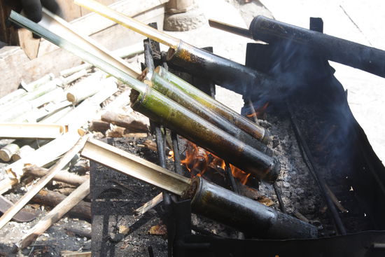 Das ist DAS Nahrungsmittel: Bamboo gefuellt. Lecker!
Gefuellt mit einer Mischung aus Chicken/Pig und...