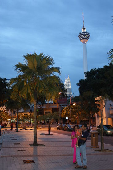 Blick auf den KL Tower und die Petronas Towers