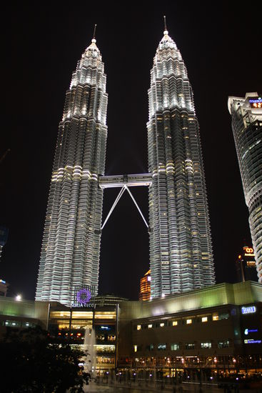 Petronas Towers bei Nacht. Ein tolles Bild!!