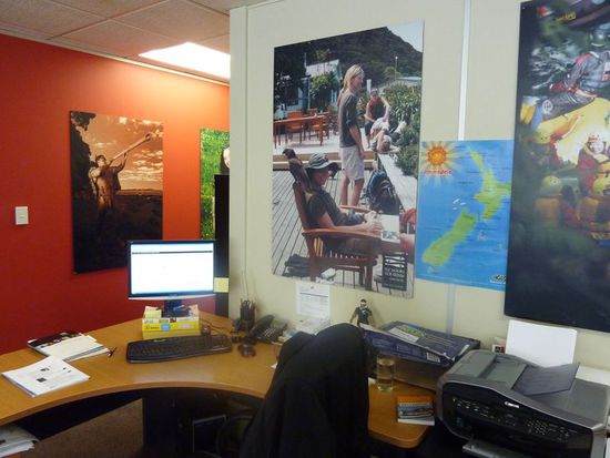 Mein Arbeitsplatz, die Bilder nehme ich für mein Büro in Darmstadt mit 