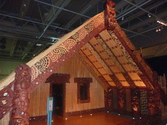 Nachgebautes Marae - Versammlungshaus der Maori