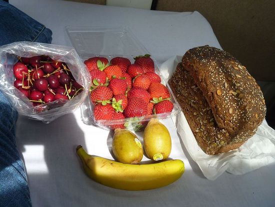 Mein Markteinkauf - das Brot ist ein sog. Pumpernickel 