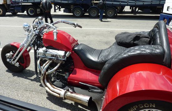 mein Nachbar beim Warten auf die Fähre