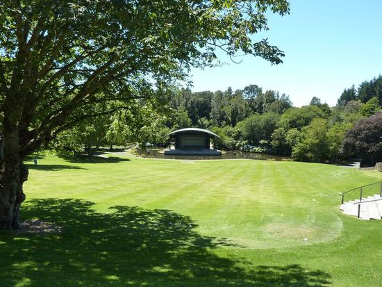 "Bowl" in dem regelmäßig große Konzerte stattfinden