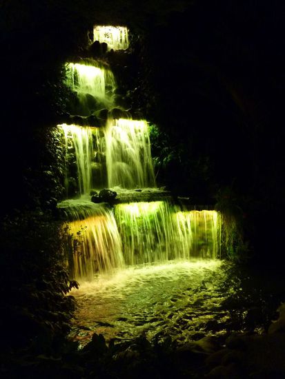 Wasserfall bei Nacht