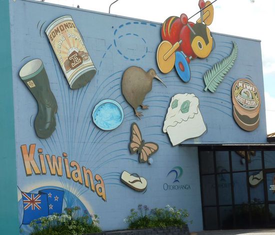 diese Wand beschreibt "typisch neuseeländische Dinge"