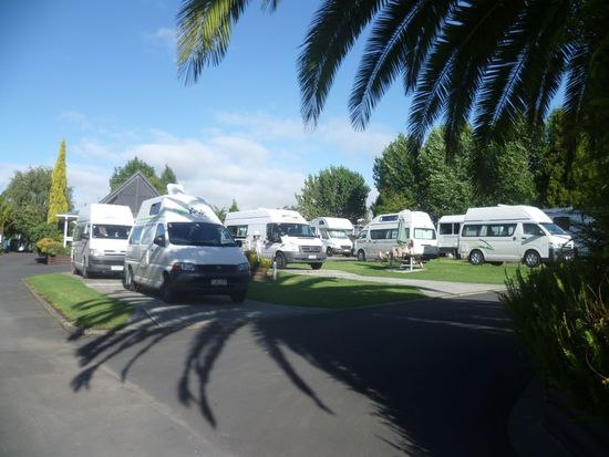 Man könnte sagen, dass wir nicht die einzigen Camper waren (hatten aber den schönsten Platz direkt unter der Palme  )