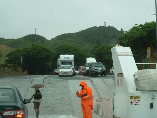 Regenschirm in Neuseeland... ist definitiv eine Touristin, die noch nicht lange im Land ist 