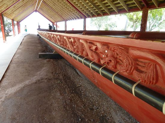 Seitenansicht, die Figuren sollten auf Andere erschreckend wirken