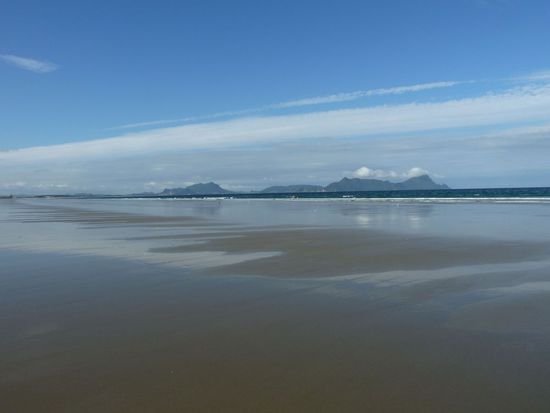 Uretiti-Beach (mit Blick auf die "Hen and Chicken Islands")