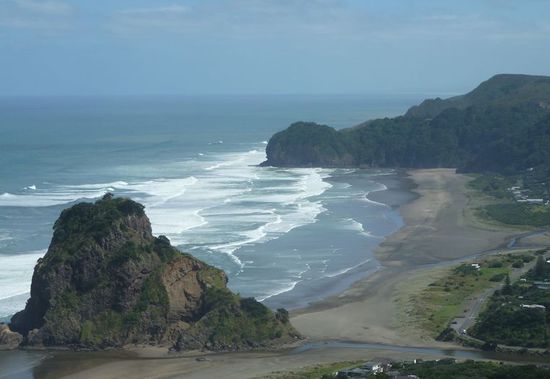 Piha Beach von oben