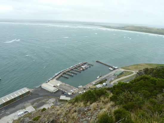 Blick auf den Hafen von Stanley
