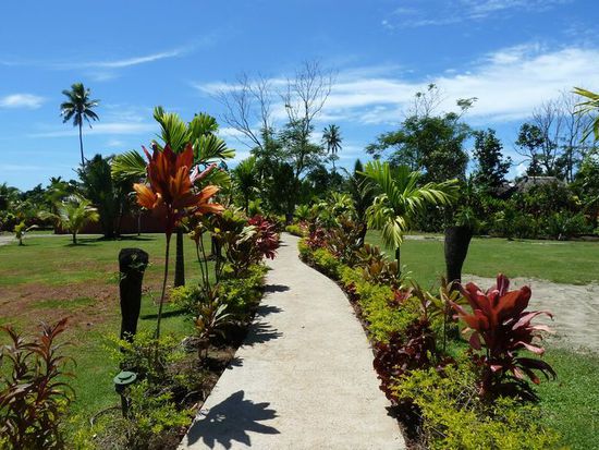 Weg vom Haus an den Pool und Strand