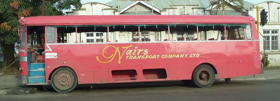 Bus mit Klimaanlage in Form "keinen Fenstern" inklusive