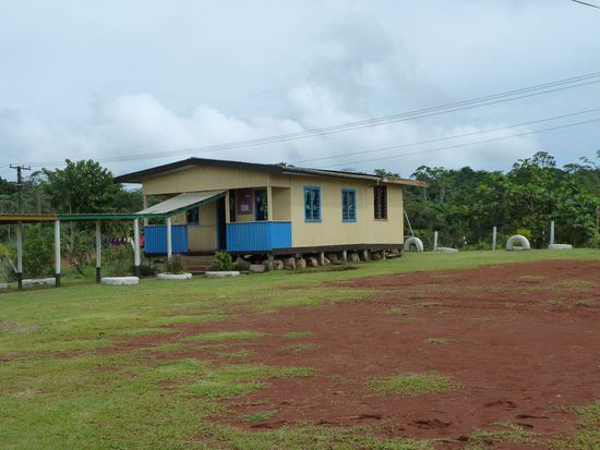 Ein Haus der Schule, ca. 3 andere Häuser gab es dort noch