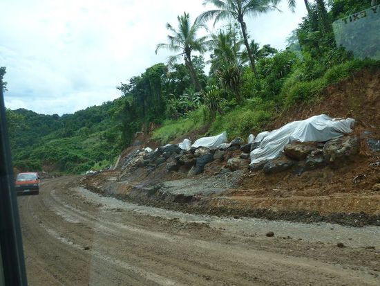 wie gesagt, es gibt nur eine geteerte Straße. Der Rest sieht so aus...  Gut, dass ich mir für Fiji kein Auto gemietet hatte!