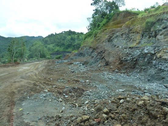 links ist die Straße...