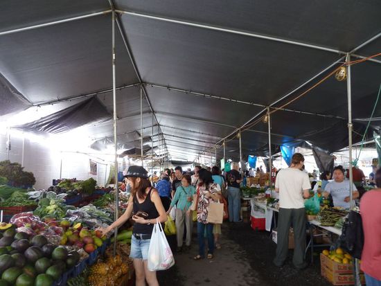 im Inneren der Markthalle