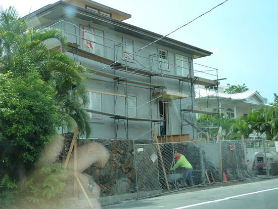 neues Haus, was ebenfalls überlutet wurde und komplett nass in der ersten Etage war