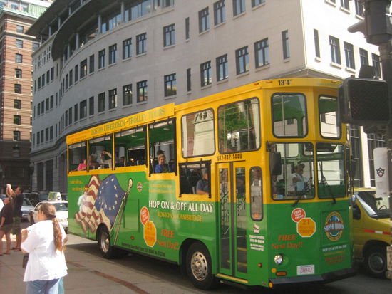 Lustige Hop-on-hop-off-Busse