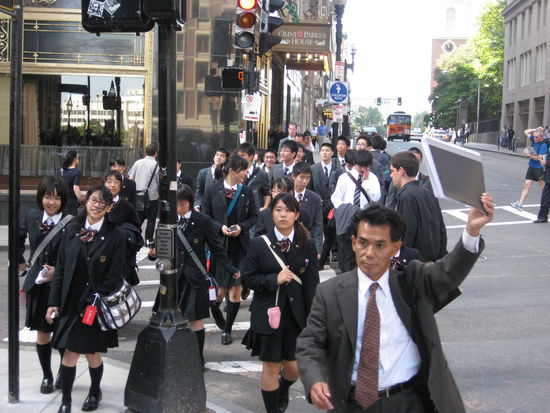 Lustige japanische (?) Schulklassen