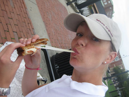 Der Mozzarella zoooog sich....