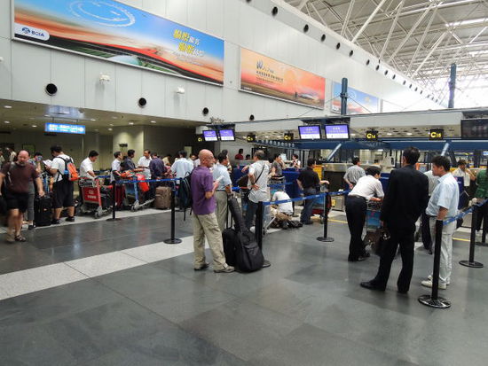 Am Check-In herrschte 3h vor Abflug reges Treiben