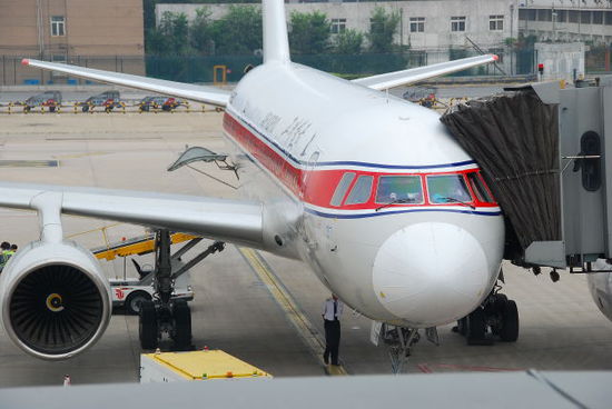 TU-204-300 (P-632)