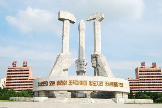Monument zur Gründung der Partei der Arbeit Koreas