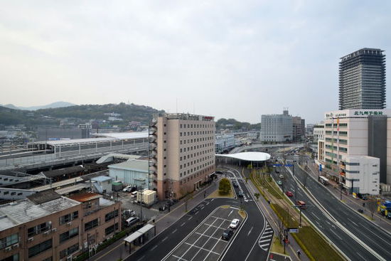 Blick über die Stadt und den Bahnhof