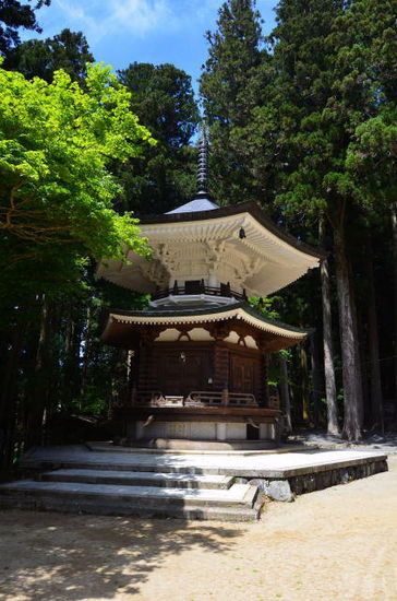 Pagode mit Gebetsmühle