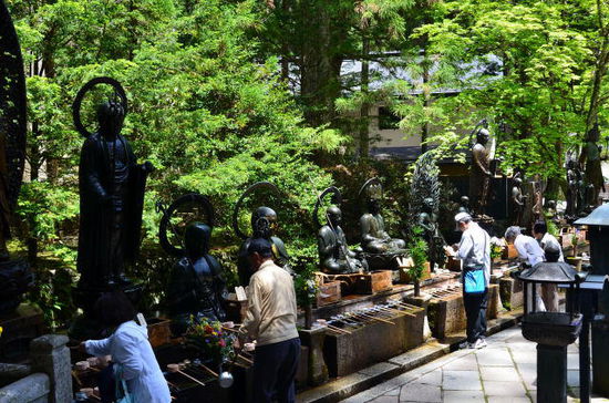 Jizo Statuen