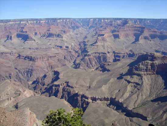 Grand Canyon, ca. in der Mitte des Bildes sieht man ein kleines bisschen den Colorado River