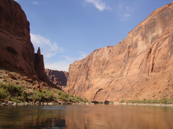Den berühmten Horseshoe-Bent sehen wir nicht von oben, sondern fahren ihn auf dem Fluss entlang..