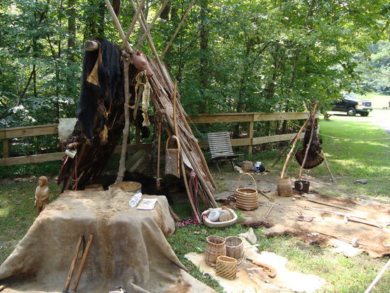 Ein nachgebautes Indianerzelt