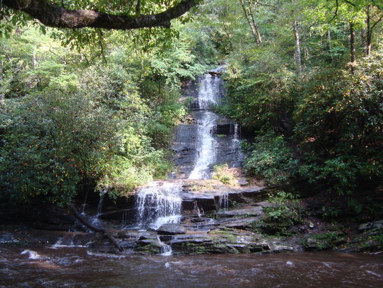 Einer der vielen Wasserfälle